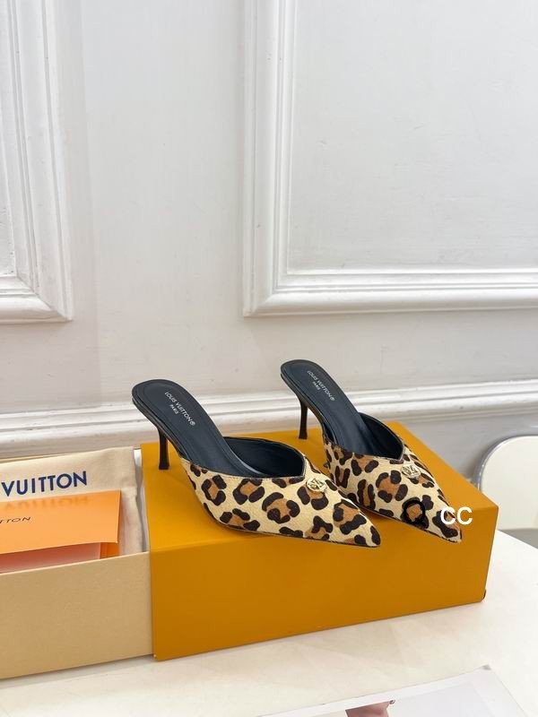 LV Women's Shoes 882